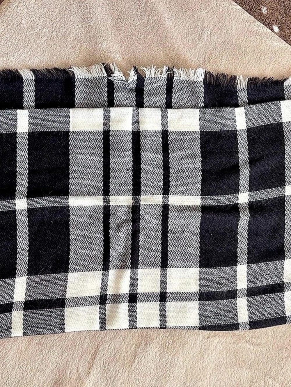Old Navy Plaid Fringe Scarf in Black & White